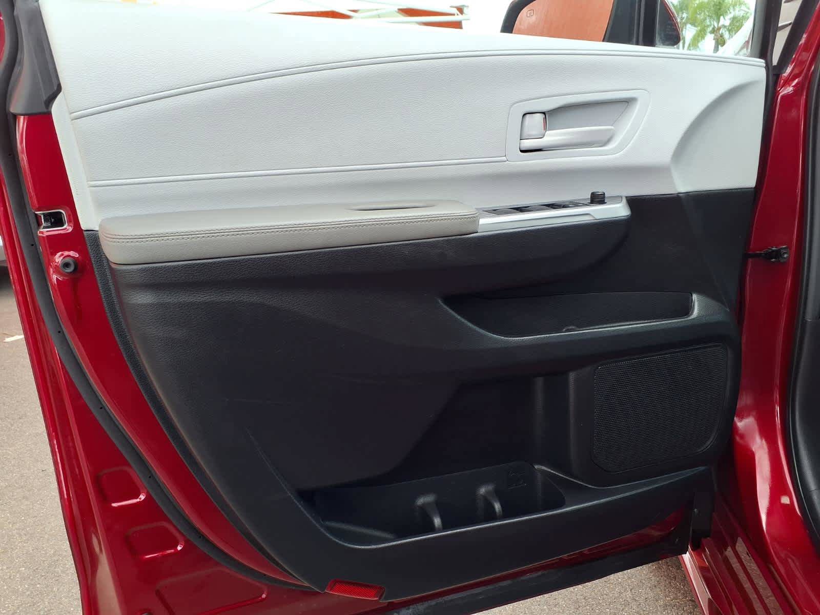 Certified 2025 Toyota Sienna LE FWD image 18