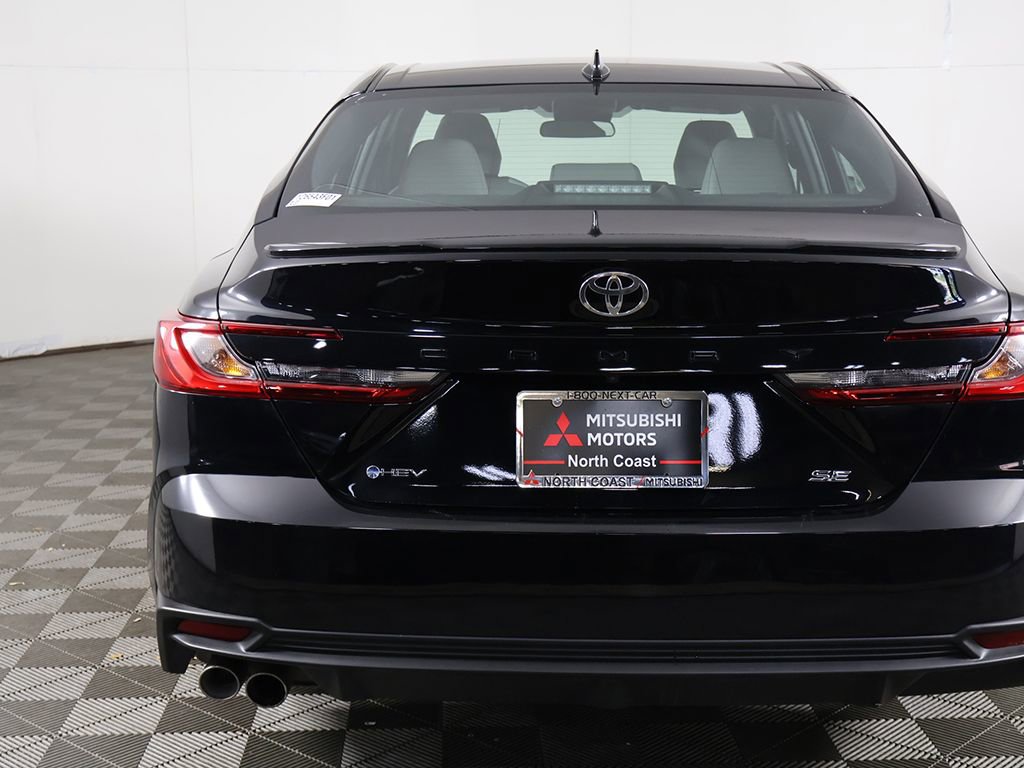 Used 2025 Toyota Camry SE FWD image 13