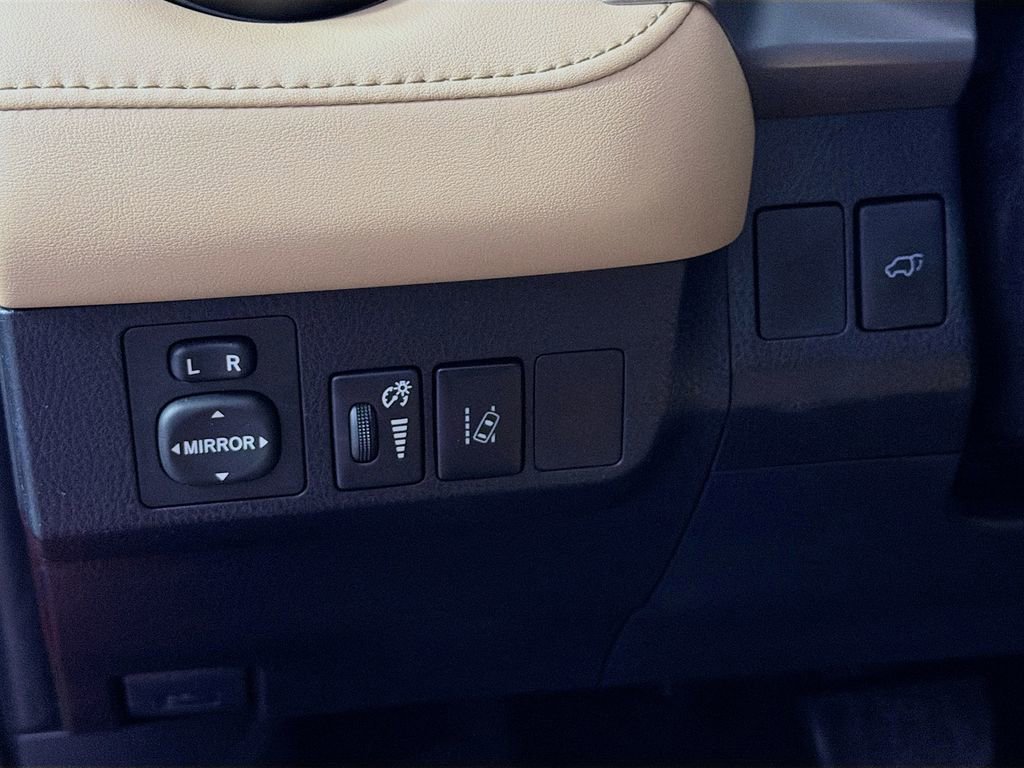 Used 2016 Toyota RAV4 Limited w/ Advanced Technology Package image 11