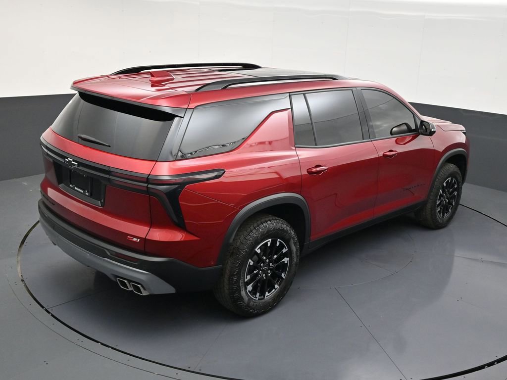 Used 2025 Chevrolet Traverse Z71 w/ Enhanced Driving Package AWD/4WD image 17