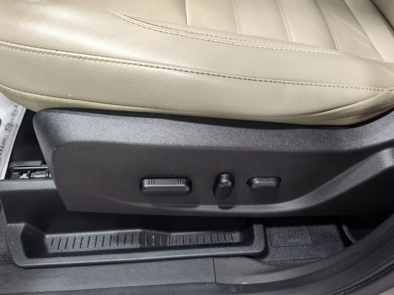 Used 2019 Ford Escape Titanium AWD/4WD image 17