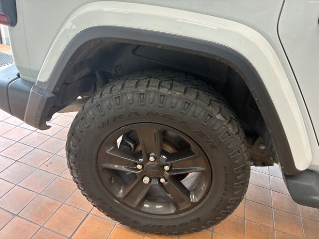 Used 2021 Jeep Wrangler Unlimited Sahara AWD/4WD image 33