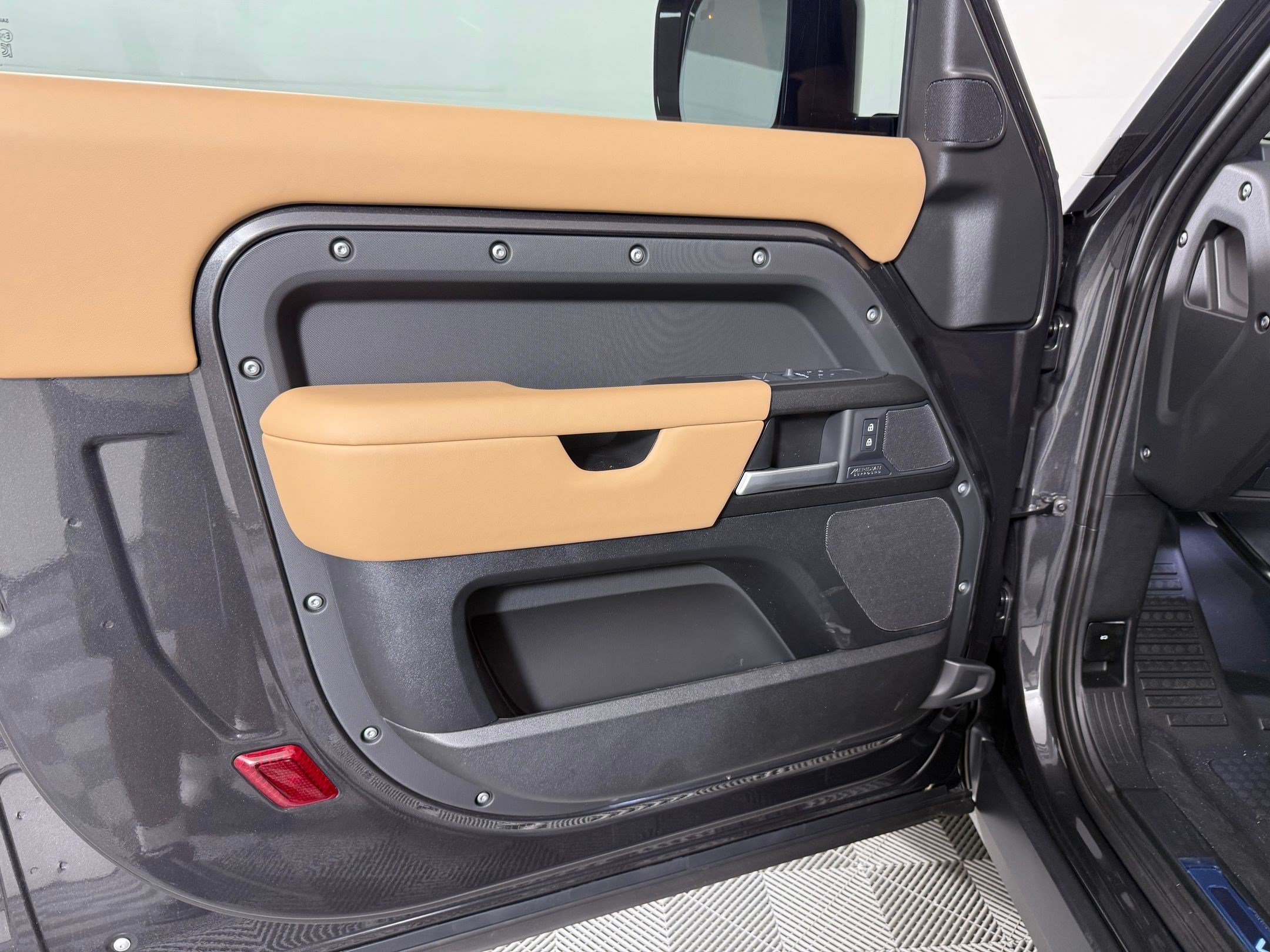 New 2026 Land Rover Defender 90 V8 AWD/4WD image 20