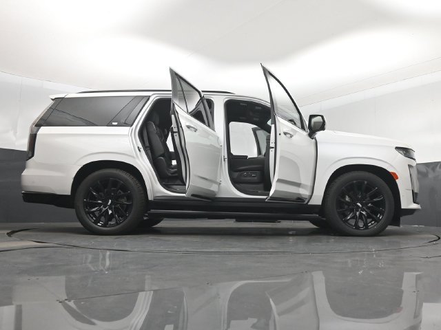Used 2023 Cadillac Escalade Sport Platinum w/ LPO, ONYX Package AWD/4WD image 7