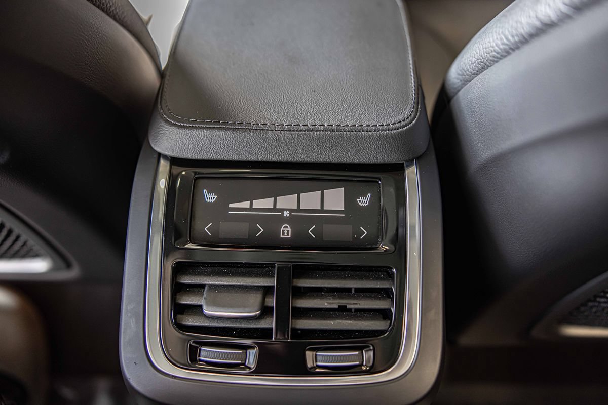 Used 2025 Volvo XC90 B6 Plus AWD/4WD image 36