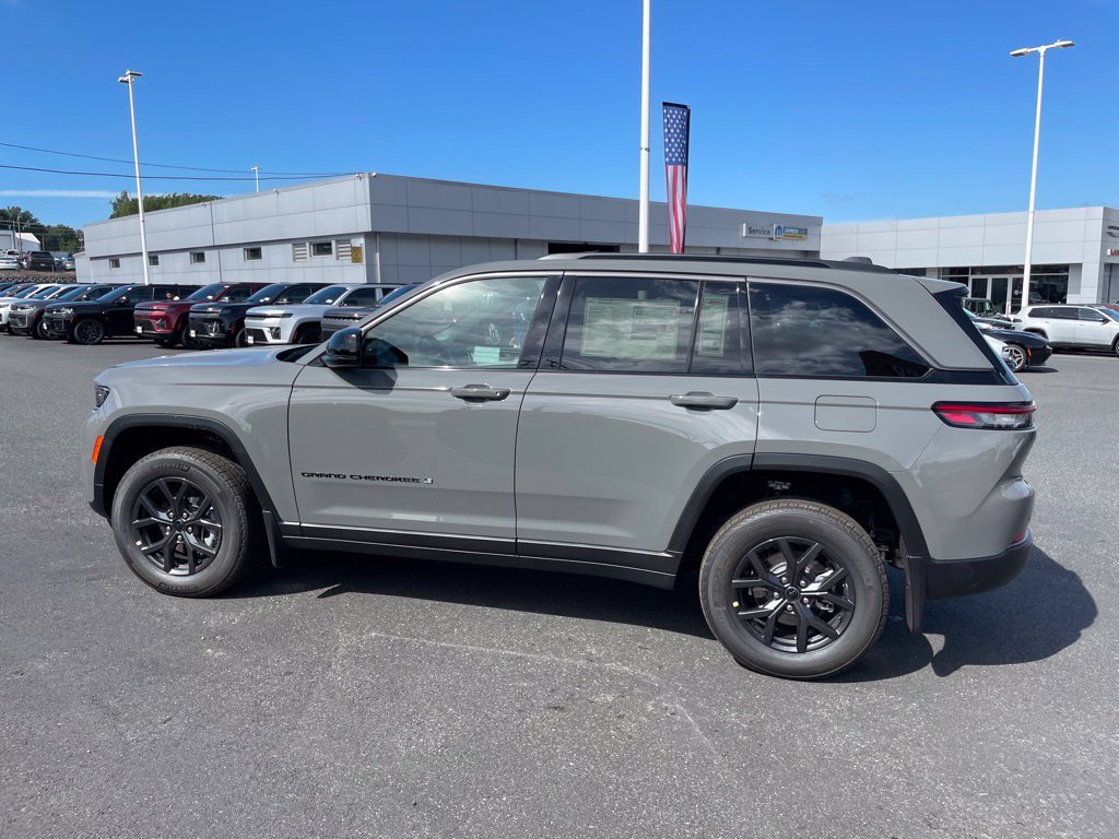 New 2027 Jeep Grand Cherokee Altitude AWD/4WD image 4
