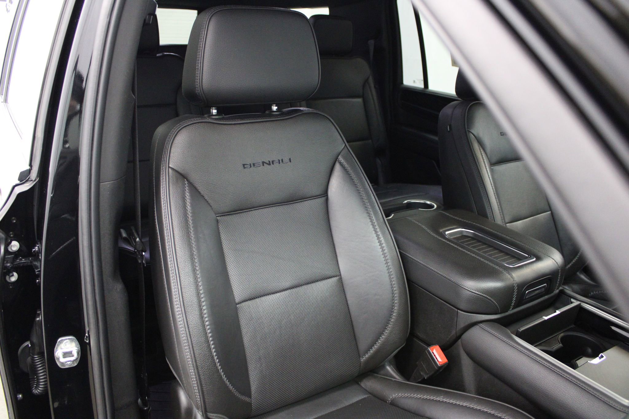 Used 2022 GMC Yukon XL Denali AWD/4WD image 36