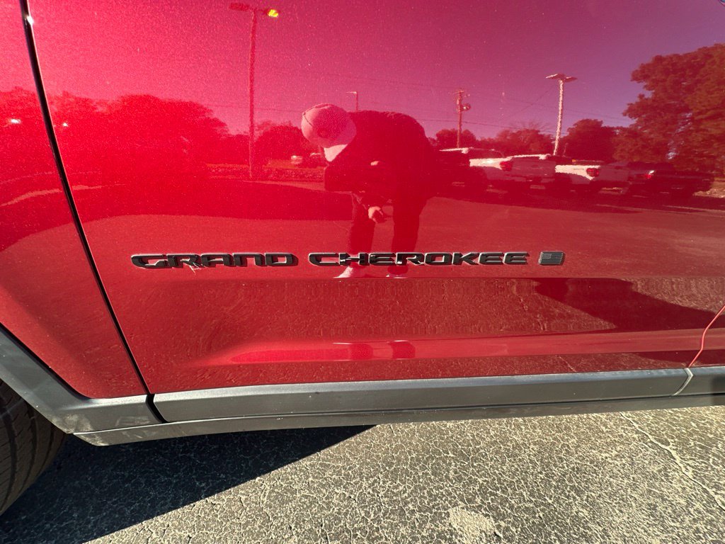 Used 2023 Jeep Grand Cherokee L Laredo AWD/4WD image 14
