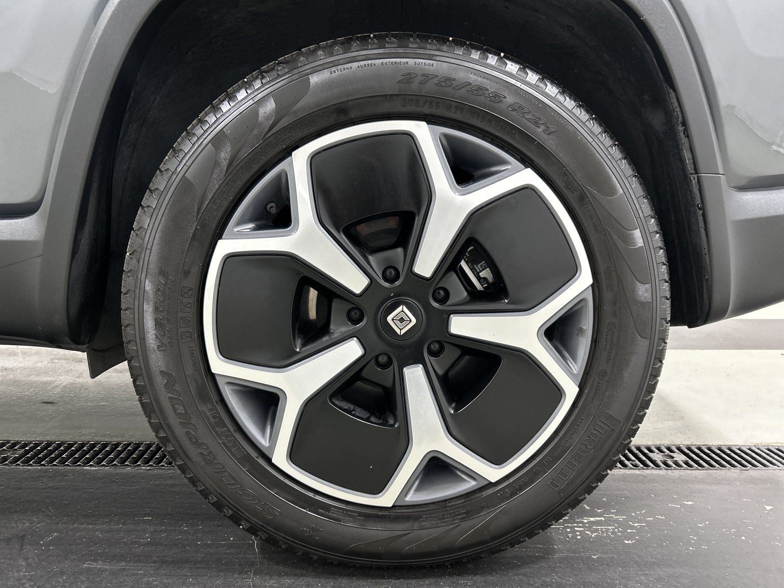 Used 2024 Rivian R1S Adventure AWD/4WD image 10