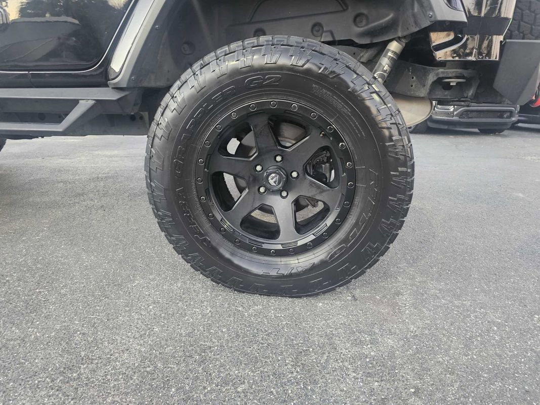 Used 2018 Jeep Wrangler Unlimited Sahara image 4