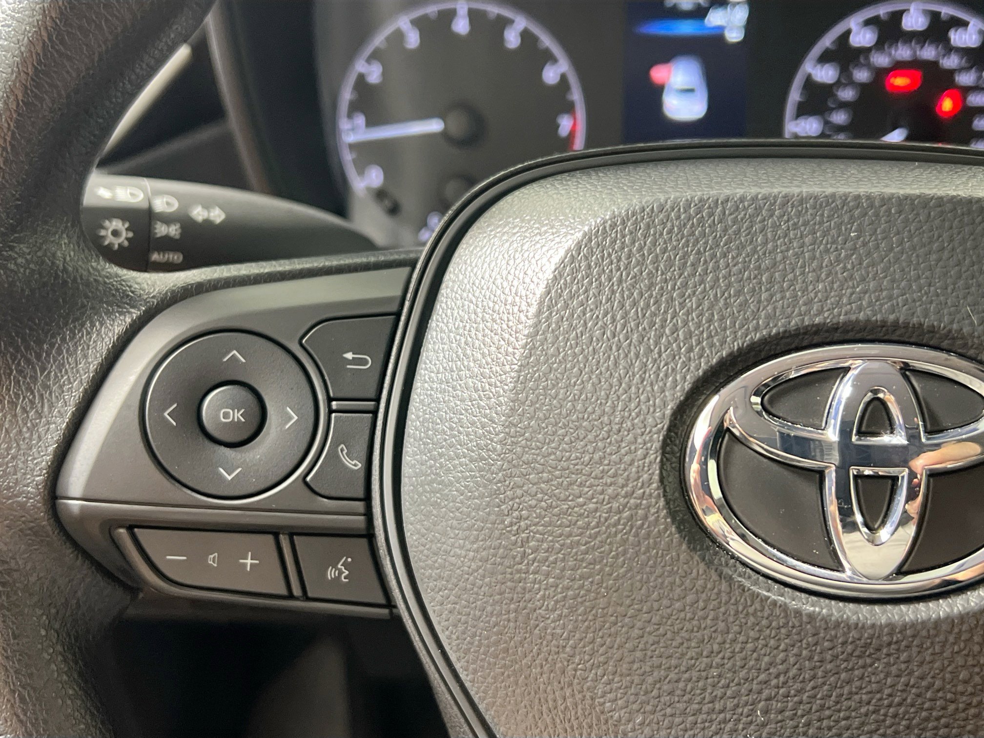 Used 2025 Toyota Corolla LE image 18