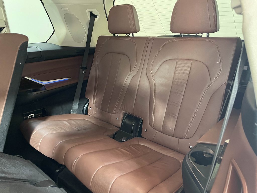 Used 2021 BMW X7 xDrive40i w/ Premium Package image 38