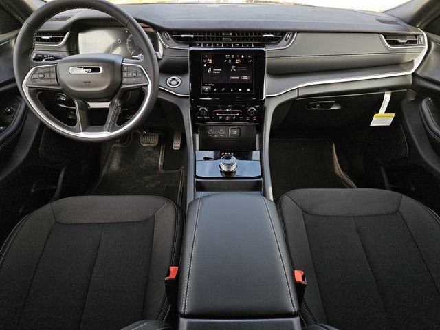 New 2025 Jeep Grand Cherokee L Laredo image 5