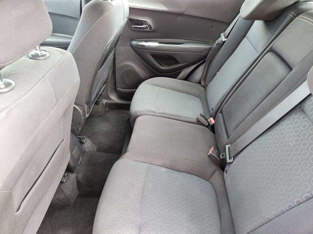 Used 2020 Chevrolet Trax LS AWD/4WD image 19
