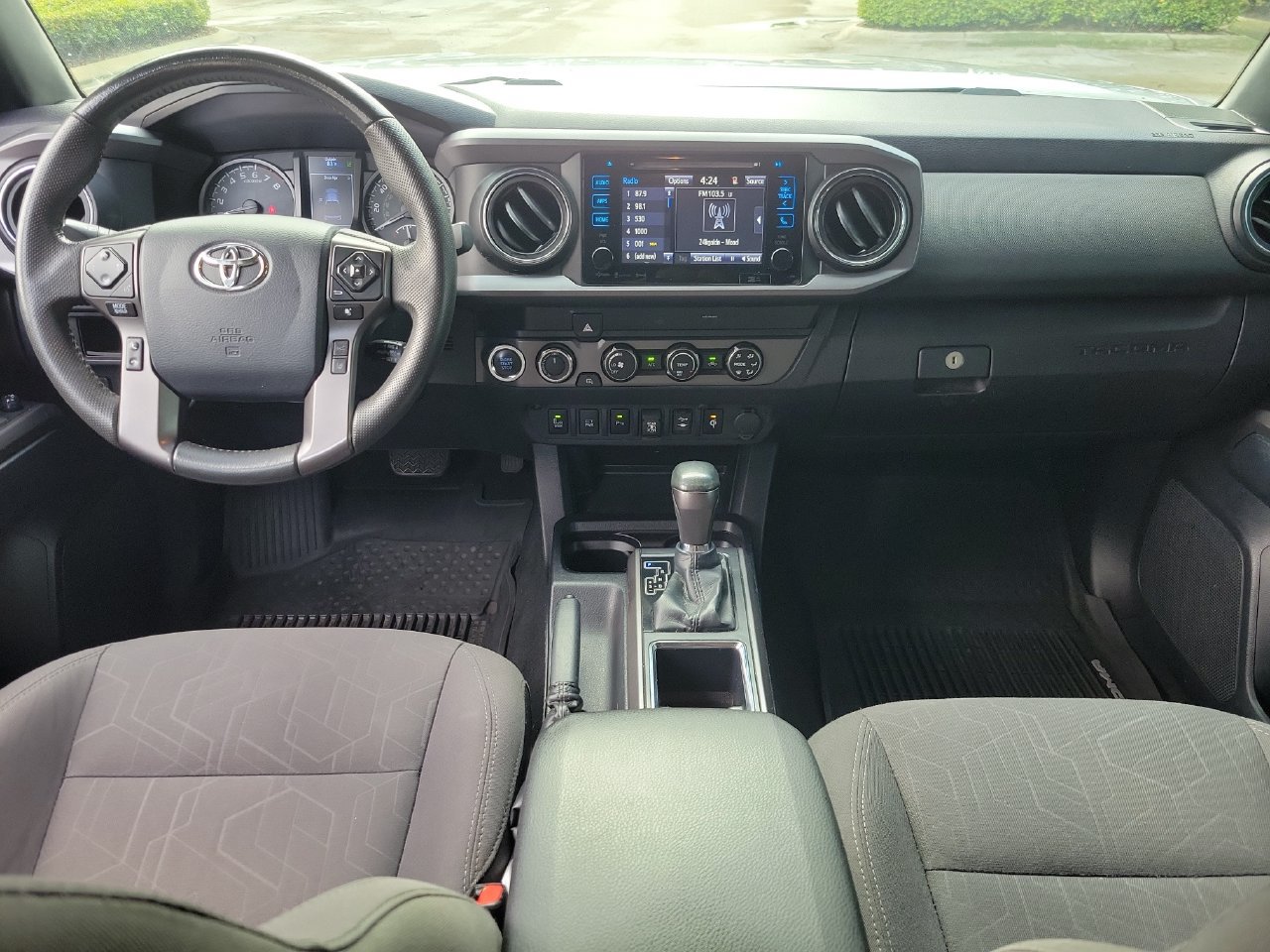 Used 2019 Toyota Tacoma TRD Off-Road w/ Technology Package AWD/4WD image 11