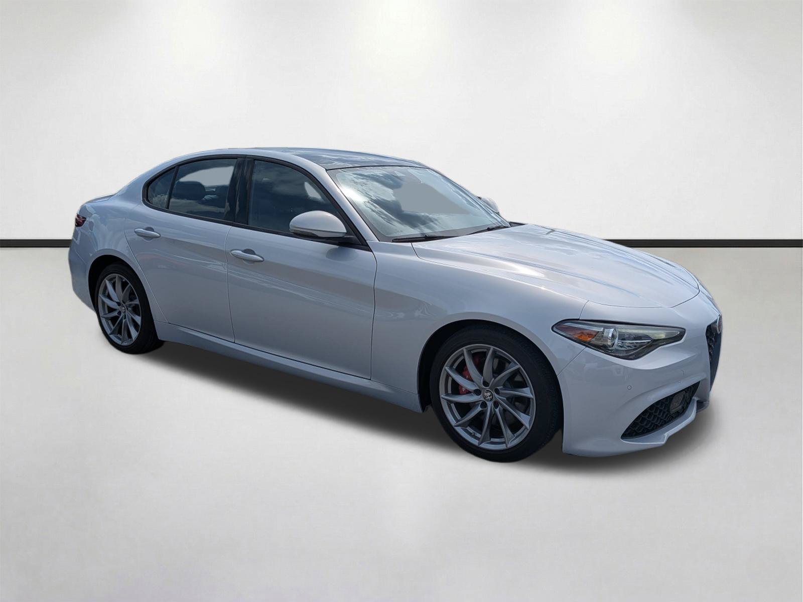 Used 2023 Alfa Romeo Giulia Sprint RWD image 2