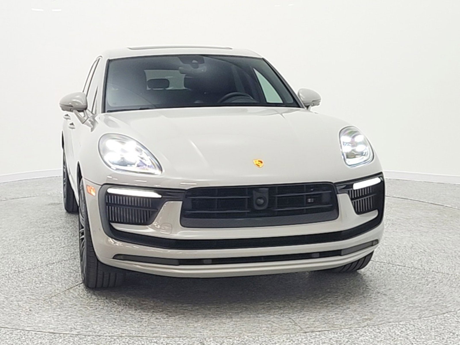 Used 2023 Porsche Macan S image 2