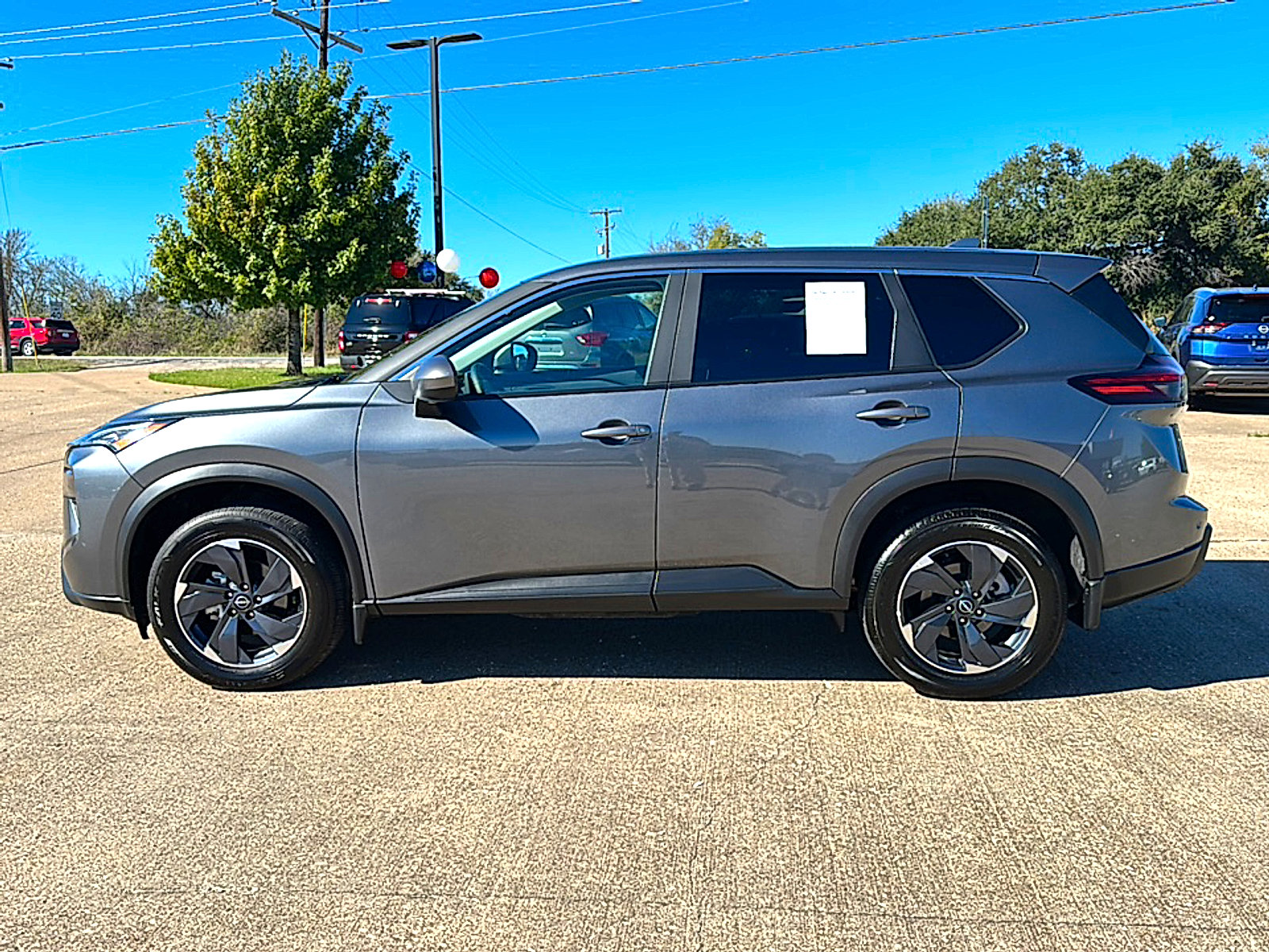 Used 2025 Nissan Rogue SV image 5
