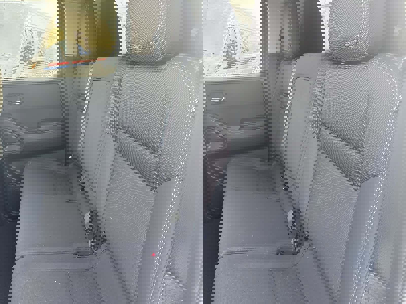 Used 2024 Nissan Frontier SV image 23