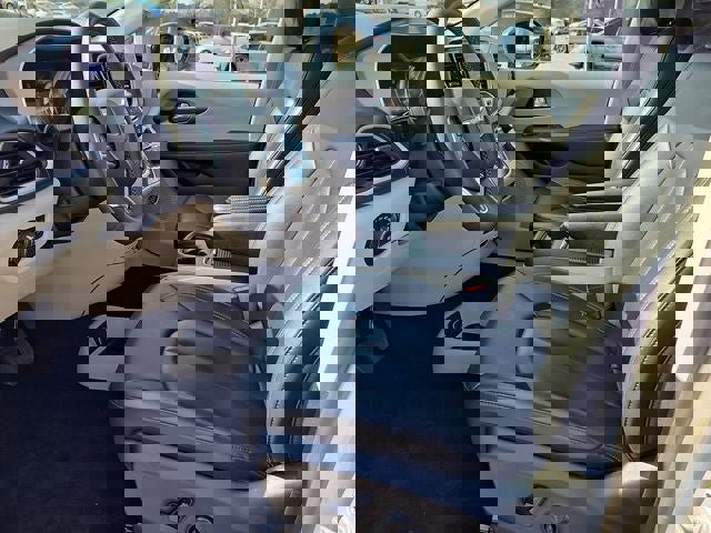 Used 2024 Chrysler Pacifica Touring-L image 14