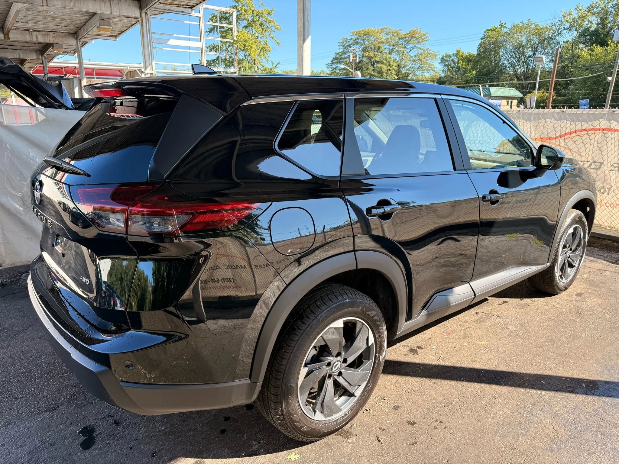 Used 2025 Nissan Rogue SV image 61