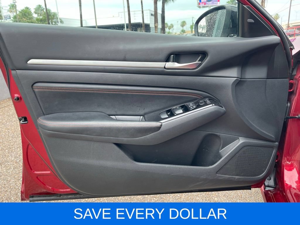 Used 2023 Nissan Altima 2.5 SR FWD image 12