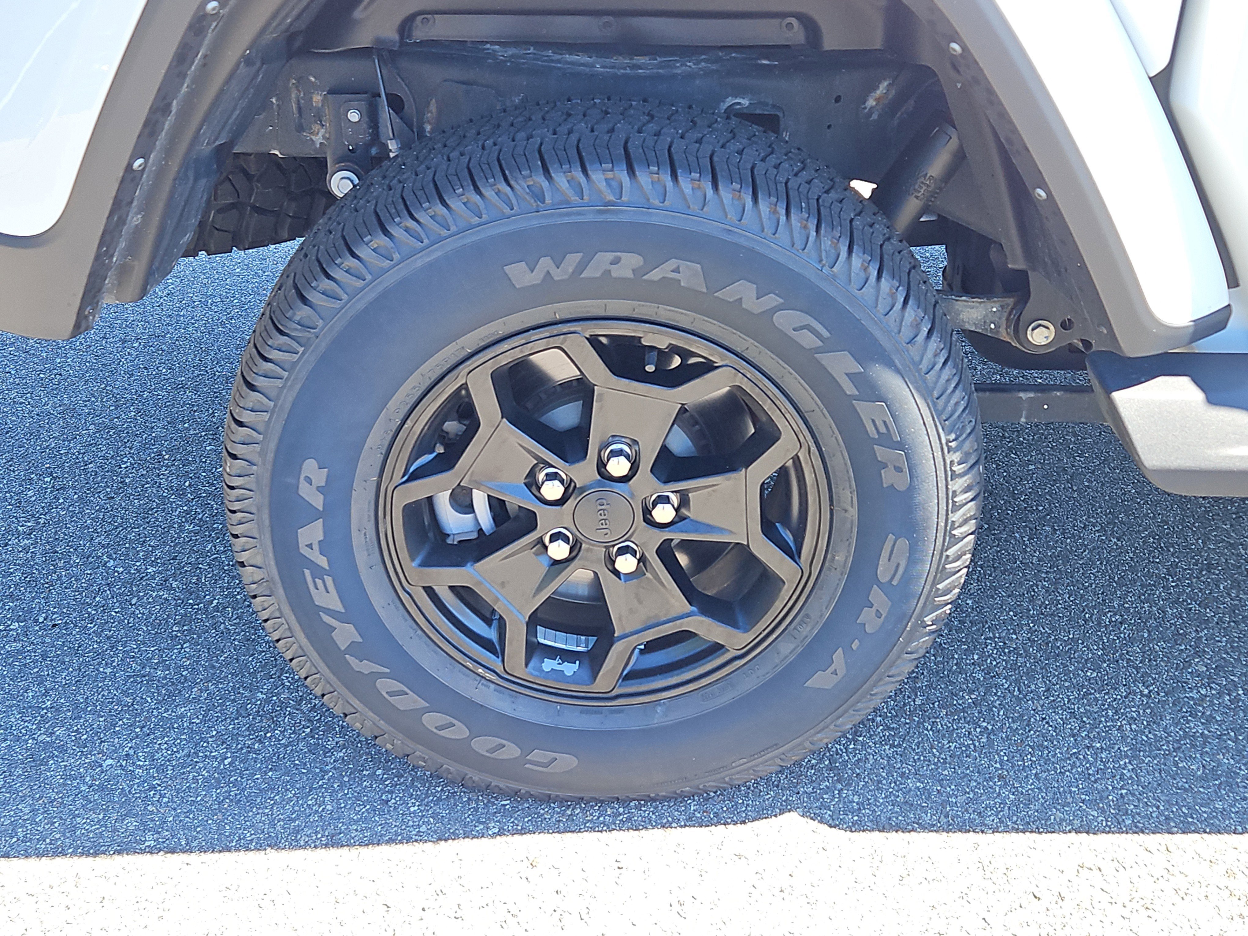 Used 2022 Jeep Gladiator Willys image 9