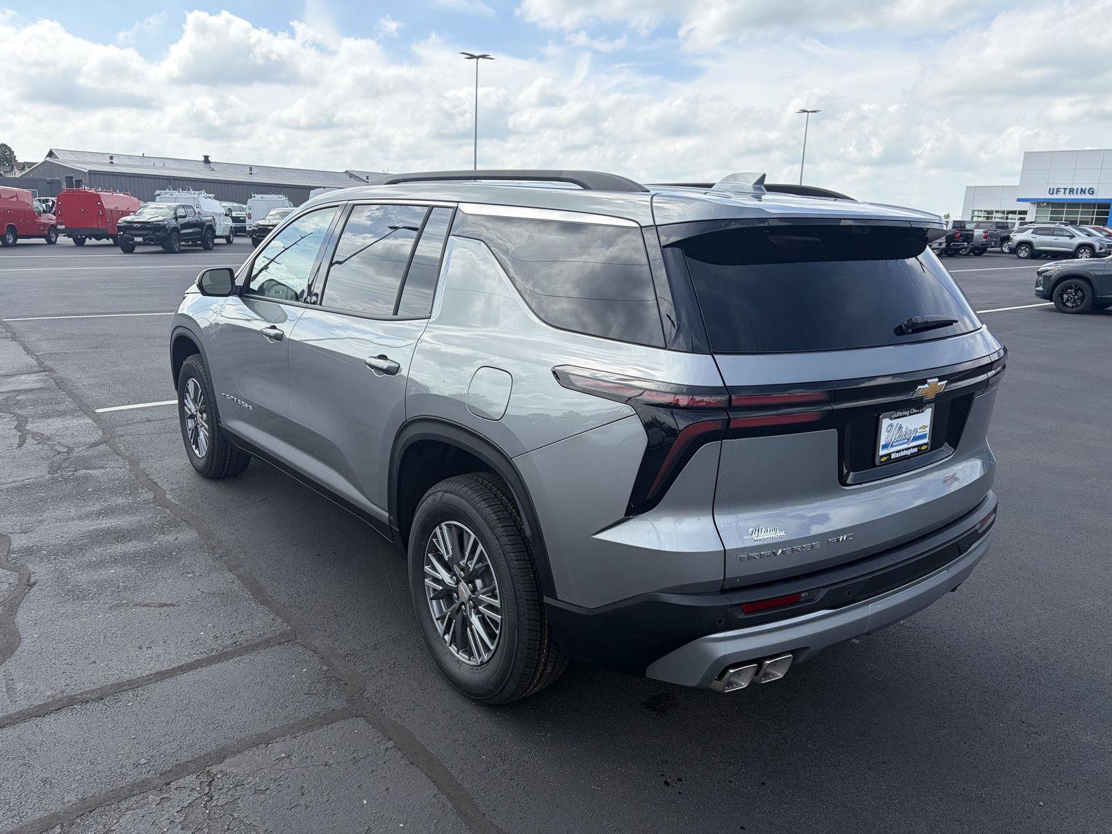 New 2026 Chevrolet Traverse LT w/ Driver Confidence Package AWD/4WD image 7