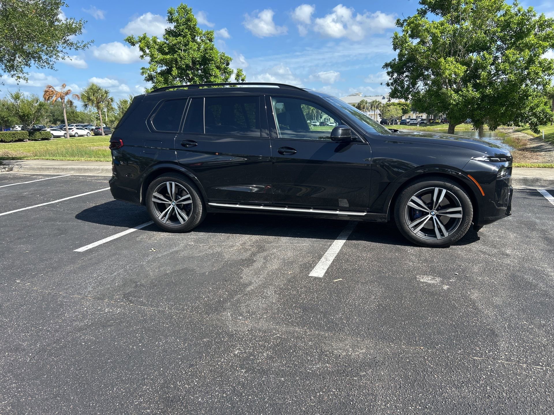 Used 2023 BMW X7 xDrive40i w/ Executive Package image 2