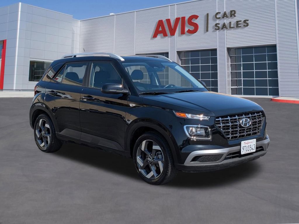 Used 2025 Hyundai Venue SEL image 3