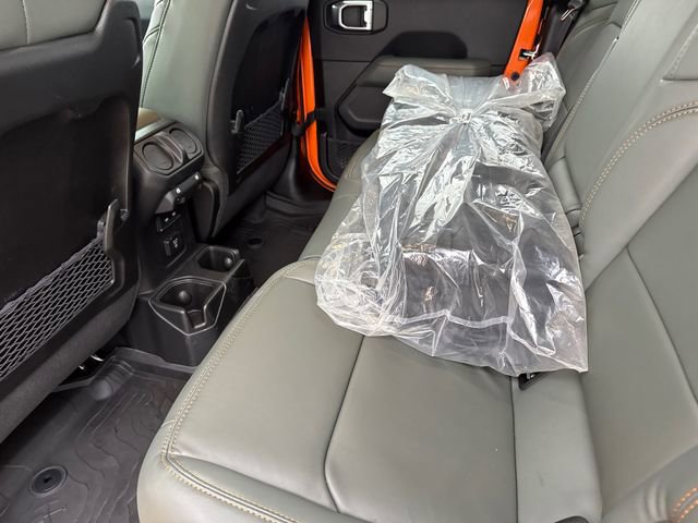 Used 2025 Jeep Gladiator Mojave AWD/4WD image 18