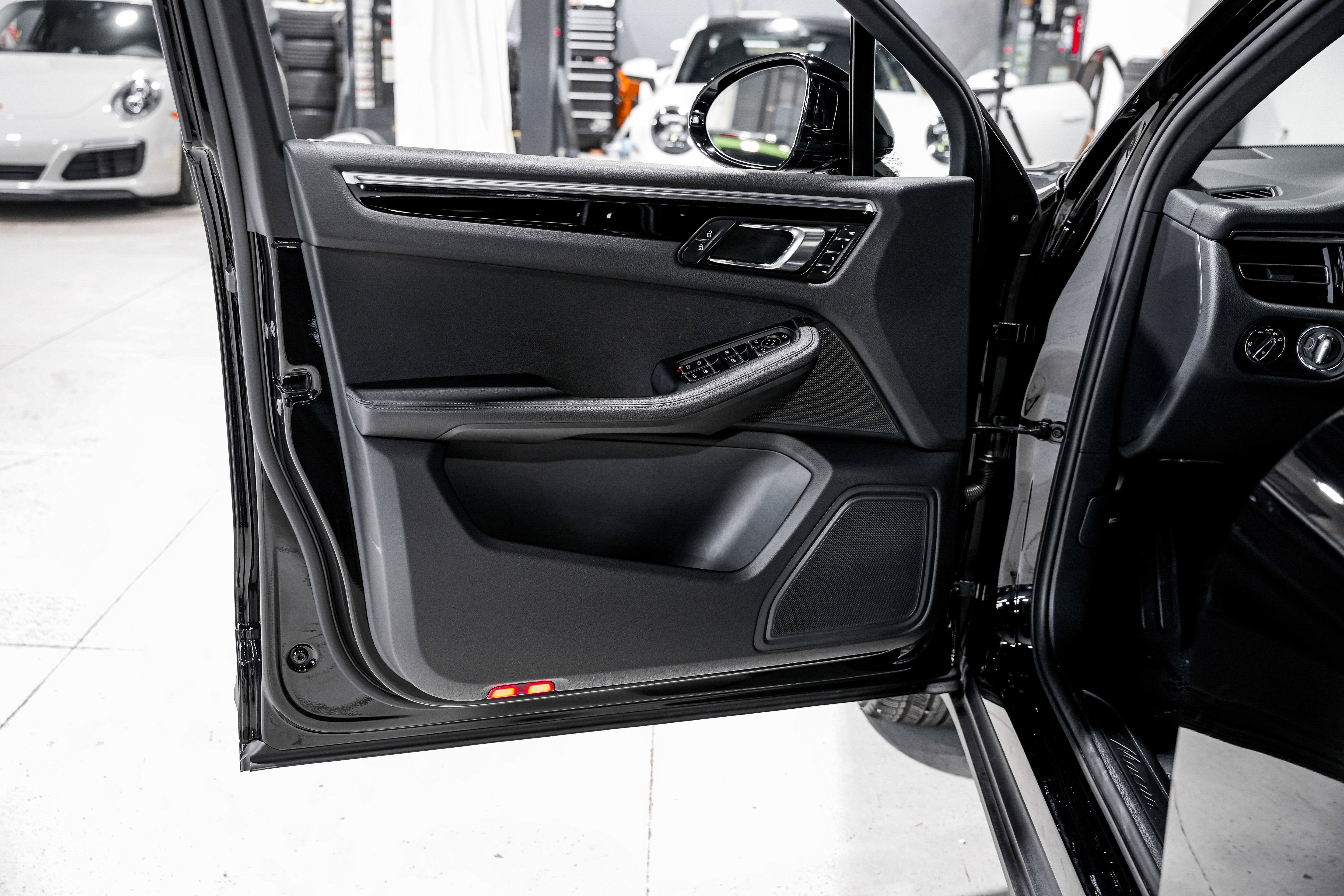 Used 2024 Porsche Macan image 19