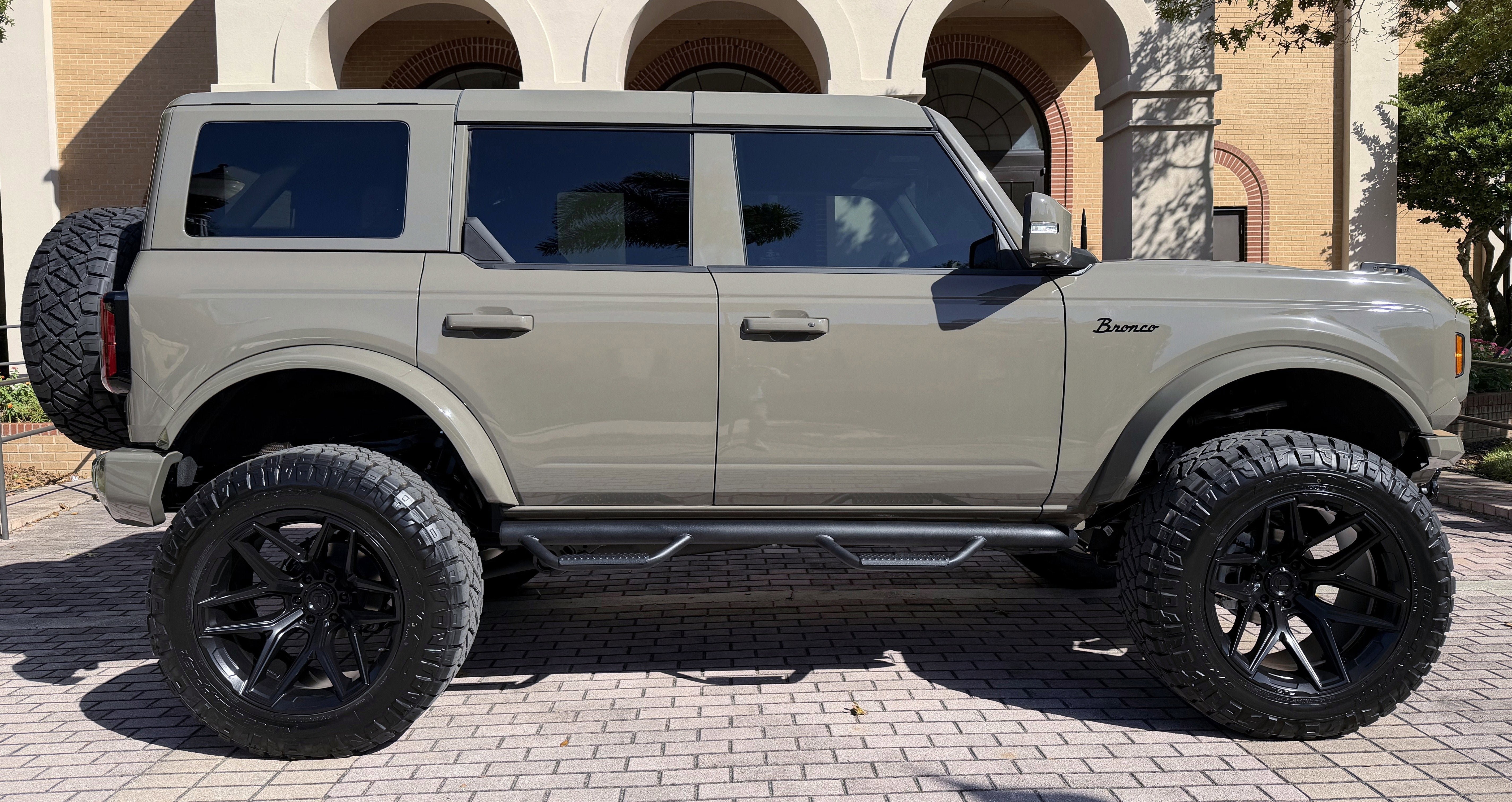 Used 2025 Ford Bronco Outer Banks AWD/4WD image 4