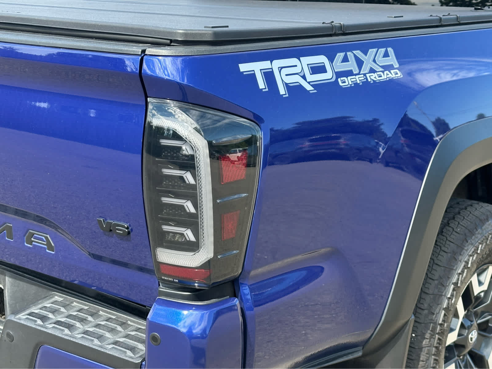Used 2023 Toyota Tacoma TRD Off-Road w/ Technology Package AWD/4WD image 23