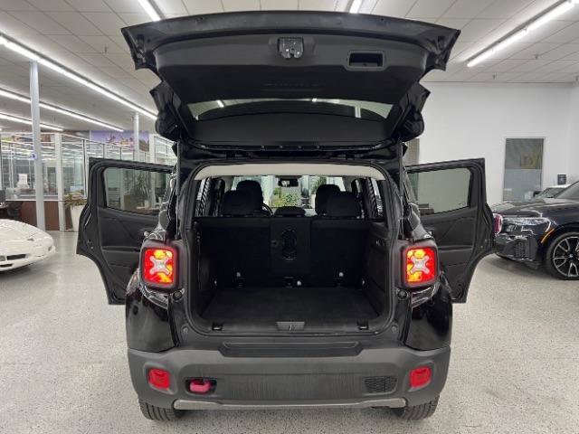 Used 2019 Jeep Renegade Trailhawk w/ Cold Weather Group II AWD/4WD image 31