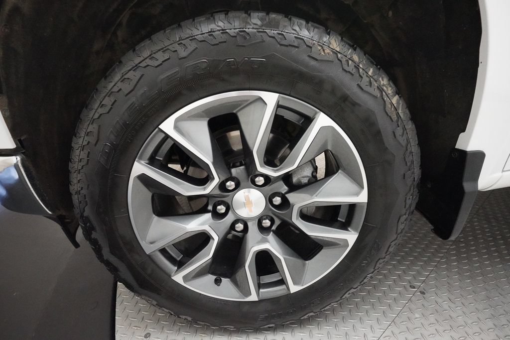 Used 2024 Chevrolet Silverado 1500 LT AWD/4WD image 23