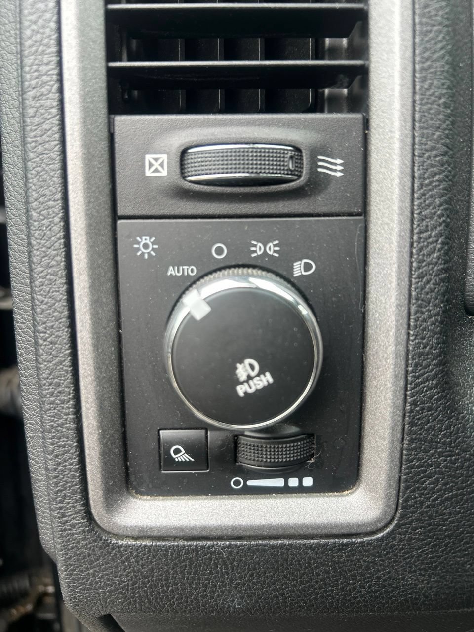 Used 2014 RAM 1500 Express AWD/4WD image 19