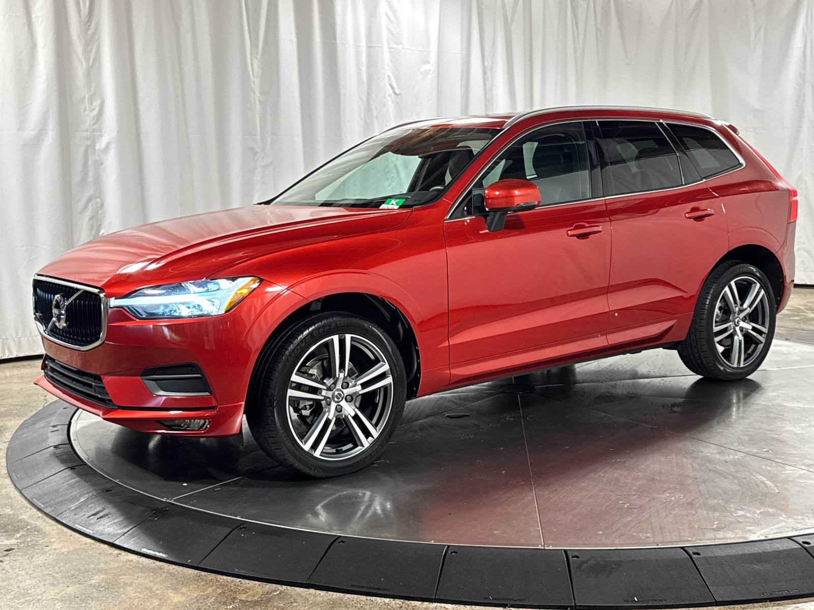 Used 2021 Volvo XC60 T5 Momentum w/ Advanced Package AWD/4WD image 1