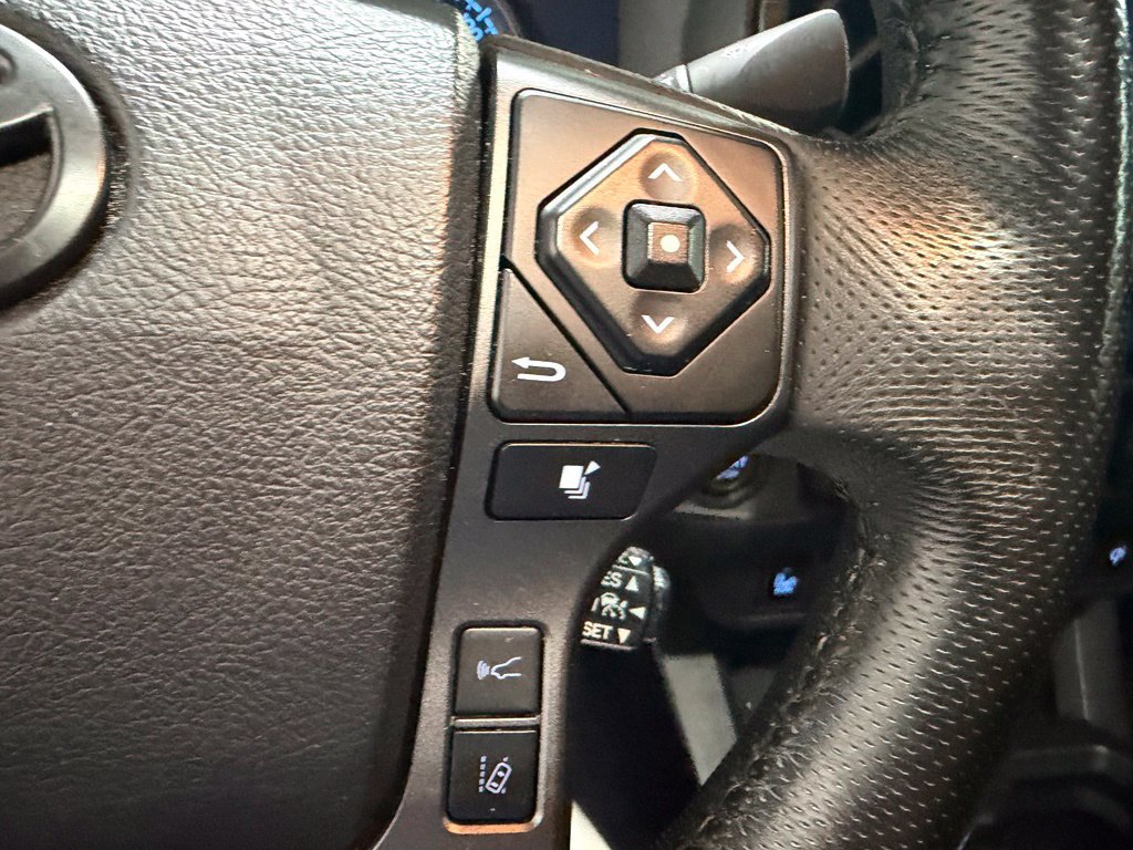 Used 2021 Toyota Tacoma TRD Sport w/ TRD Premium Sport Package AWD/4WD image 19