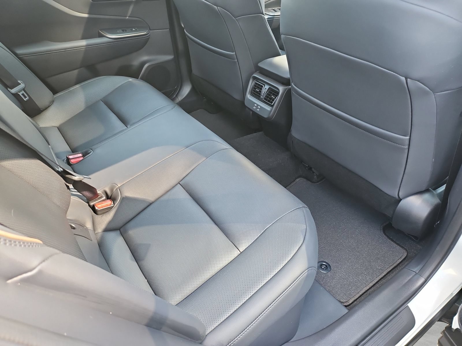 Used 2023 Toyota Crown AWD/4WD image 32