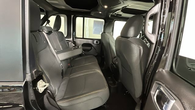 Used 2024 Jeep Wrangler Unlimited w/ Convenience Group AWD/4WD image 4