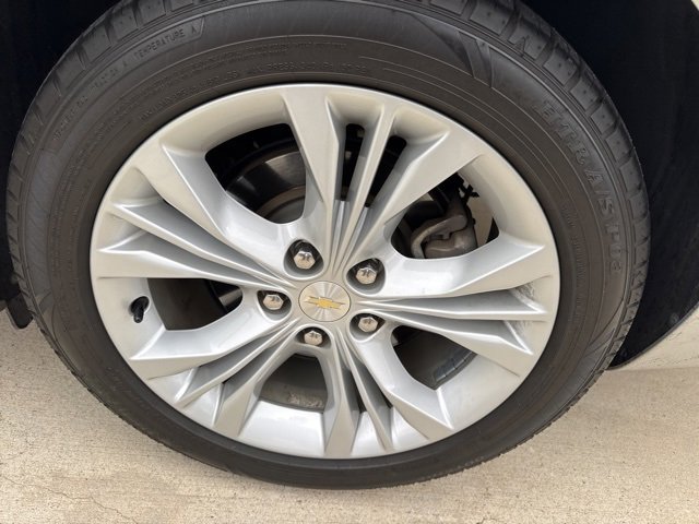 Used 2015 Chevrolet Impala LT w/ Convenience Package image 13