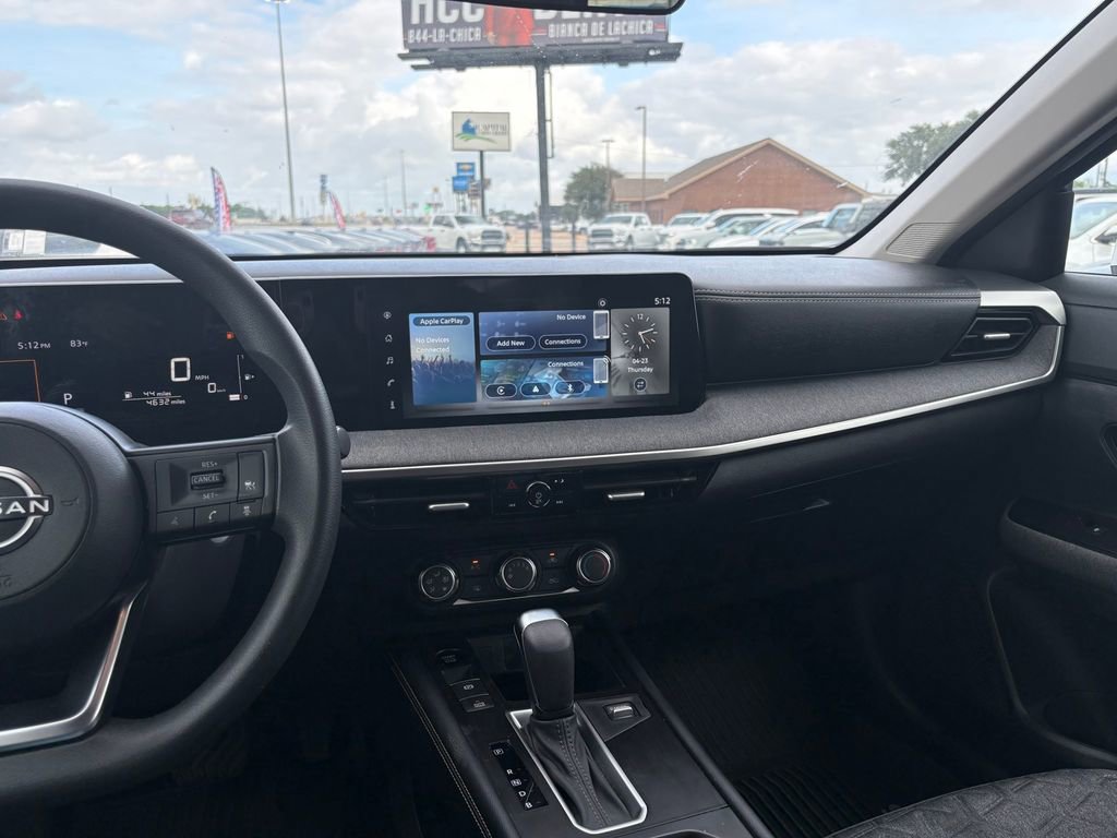 Used 2025 Nissan Kicks SV AWD/4WD image 17