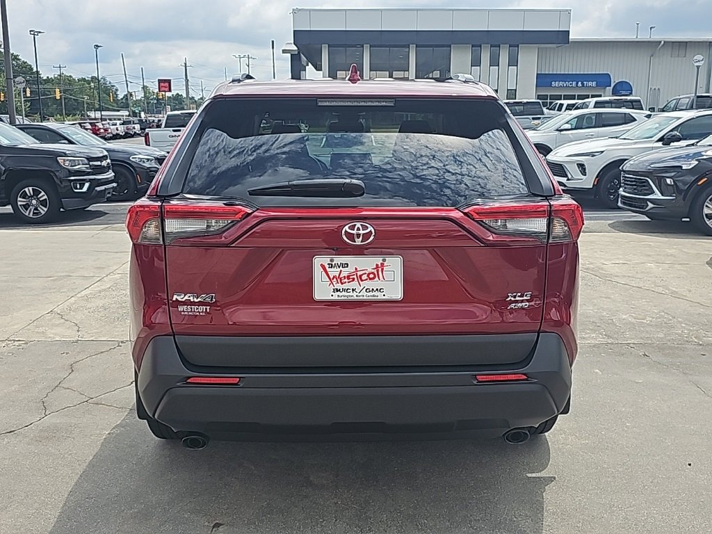 Used 2024 Toyota RAV4 XLE w/ Convenience Package image 5