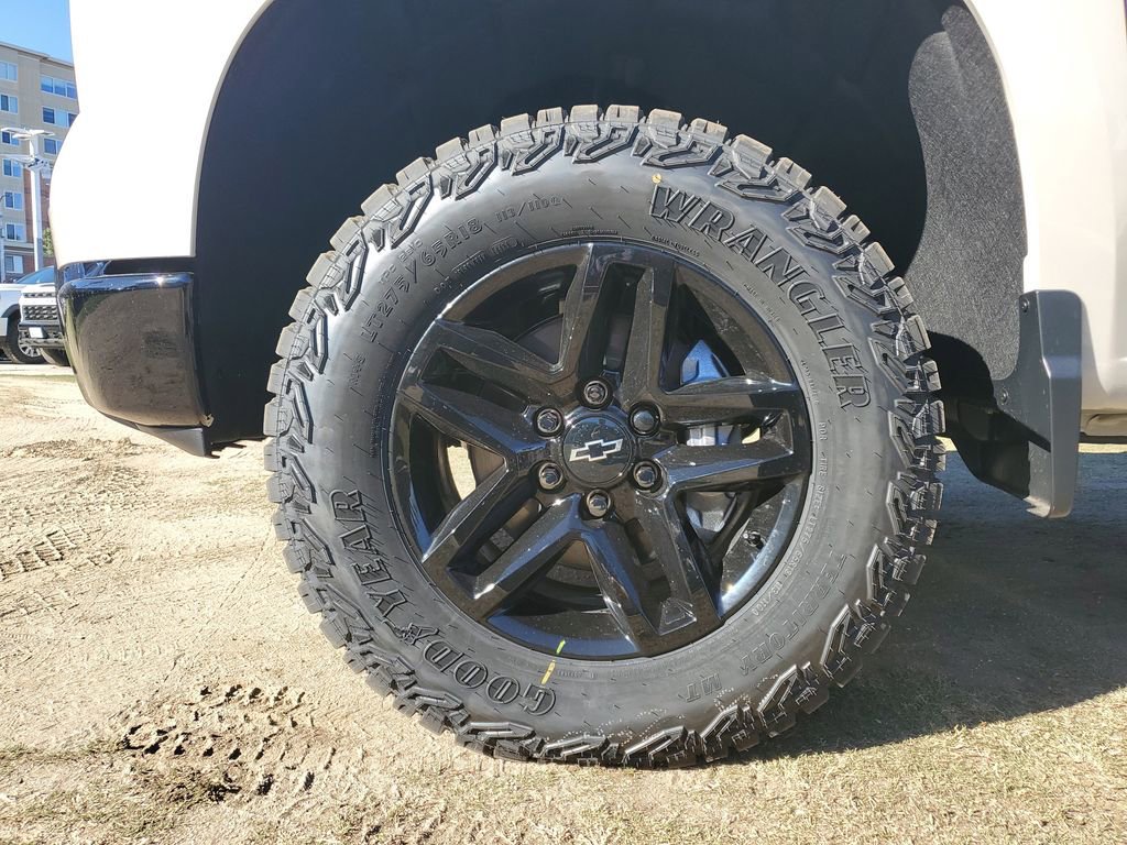 New 2026 Chevrolet Silverado 1500 Custom Trail Boss w/ LPO, Dark Essentials Package AWD/4WD image 6
