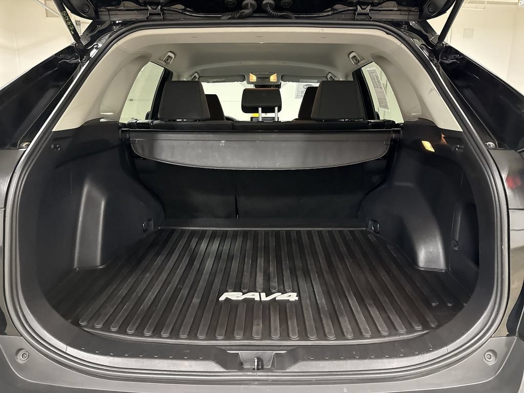 Used 2020 Toyota RAV4 LE AWD/4WD image 23
