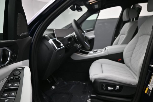 New 2026 BMW X5 xDrive50e w/ M Sport Package AWD/4WD image 17