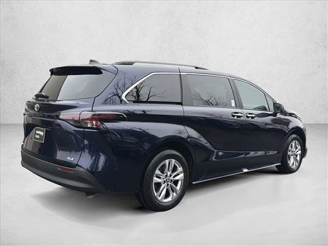 New 2026 Toyota Sienna XLE image 5