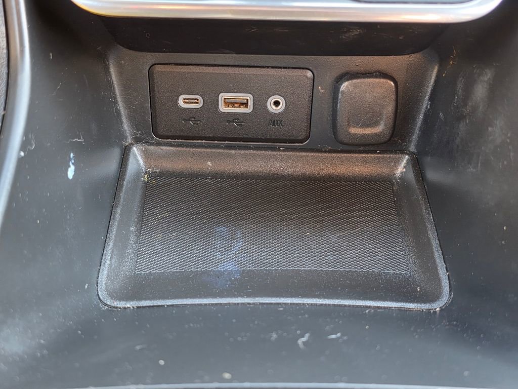 Used 2020 GMC Terrain SLE image 28