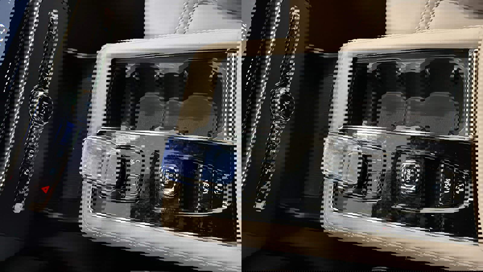 New 2026 Volvo XC90 T8 Plus w/ Protection Package Premier image 19